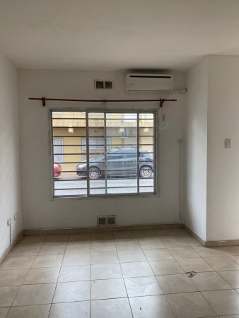 DEPARTAMENTO 2 AMBIENTES CON PATIO Y COCHERA