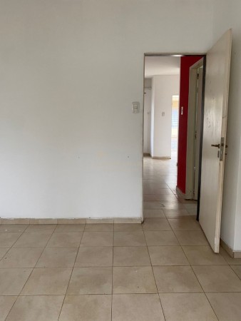 DEPARTAMENTO 2 AMBIENTES CON PATIO Y COCHERA