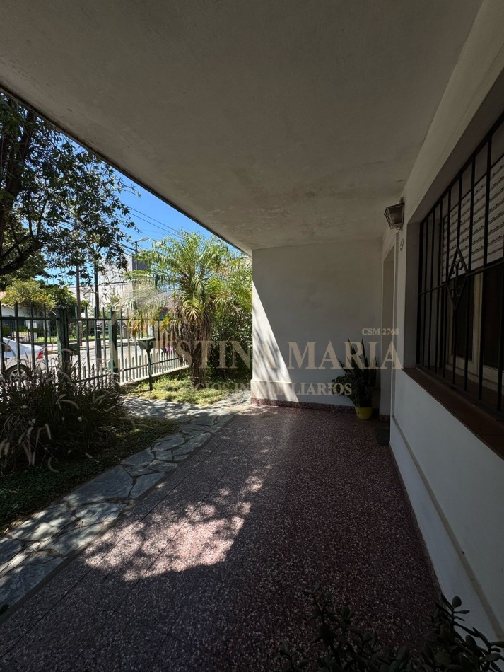 Venta Casa 4 ambientes Grand Bourg